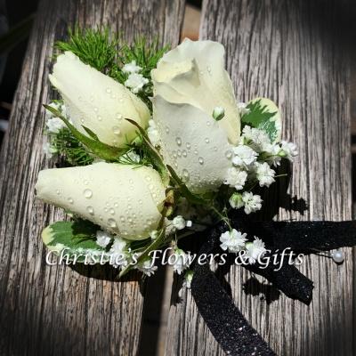 Spray Rose Boutonniere 